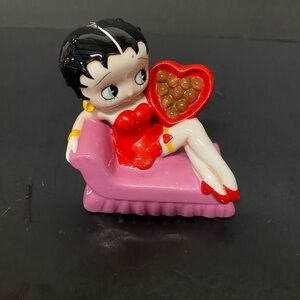 Vintage BETTY BOOP Figurine on Pink Couch